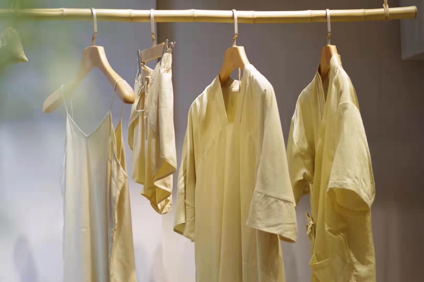 卖服装用的衣架子